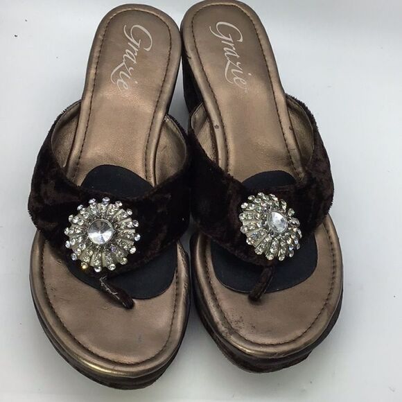 Grazie Women’s Sandals Brown Crushed Velvet Wedge Rhinestone Embellished Size 10 - Picture 1 of 9